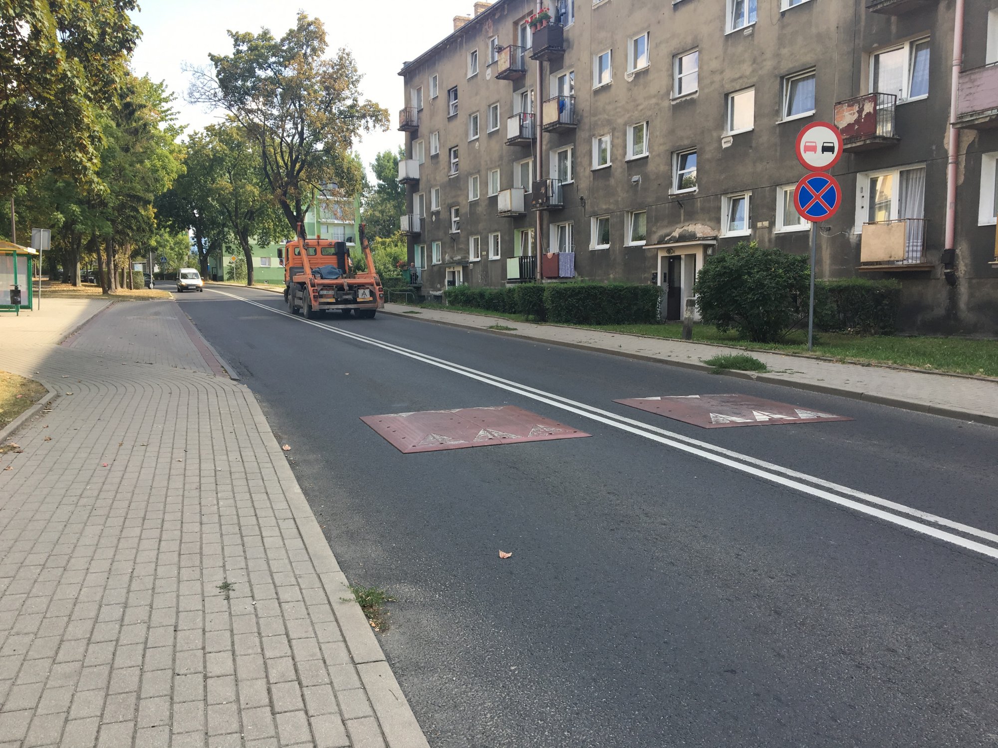 zodzieje-chcieli-ukrasc-spowalniacze-76754