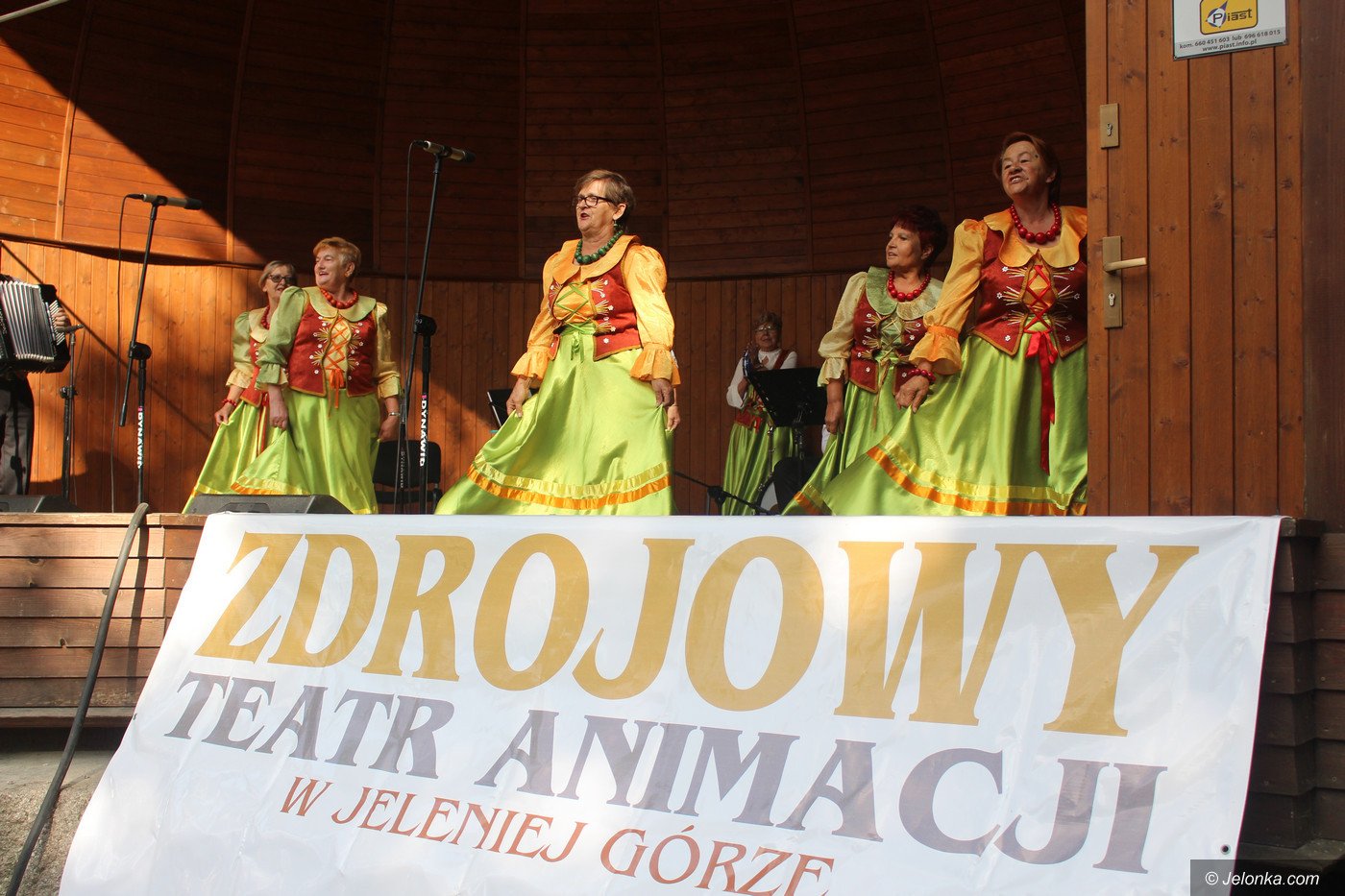 pojedynek-muzyczny-na-dwoch-scenach-76804