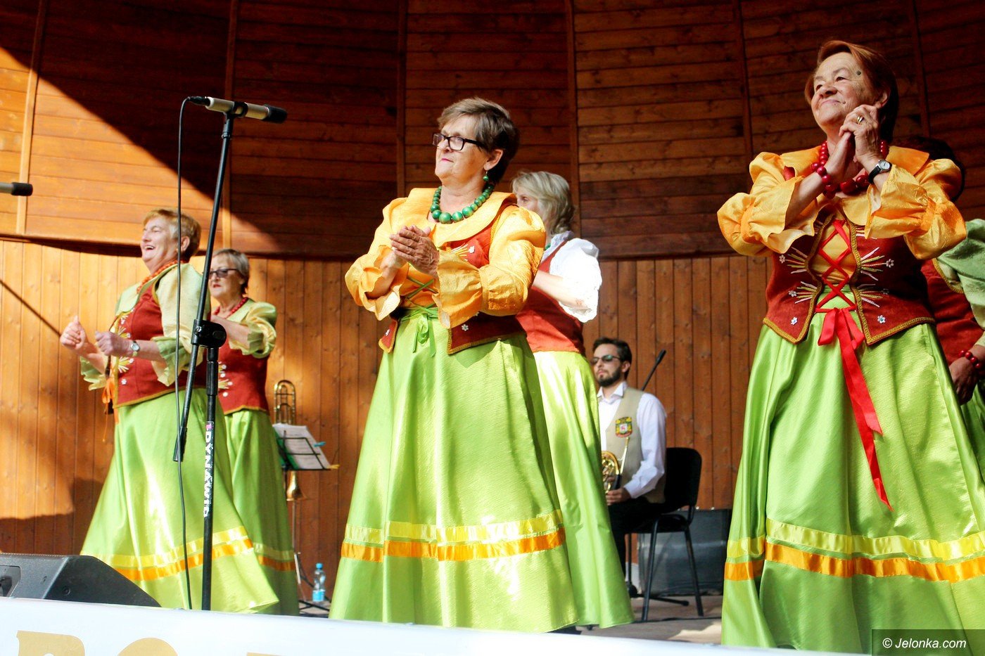 pojedynek-muzyczny-na-dwoch-scenach-76804
