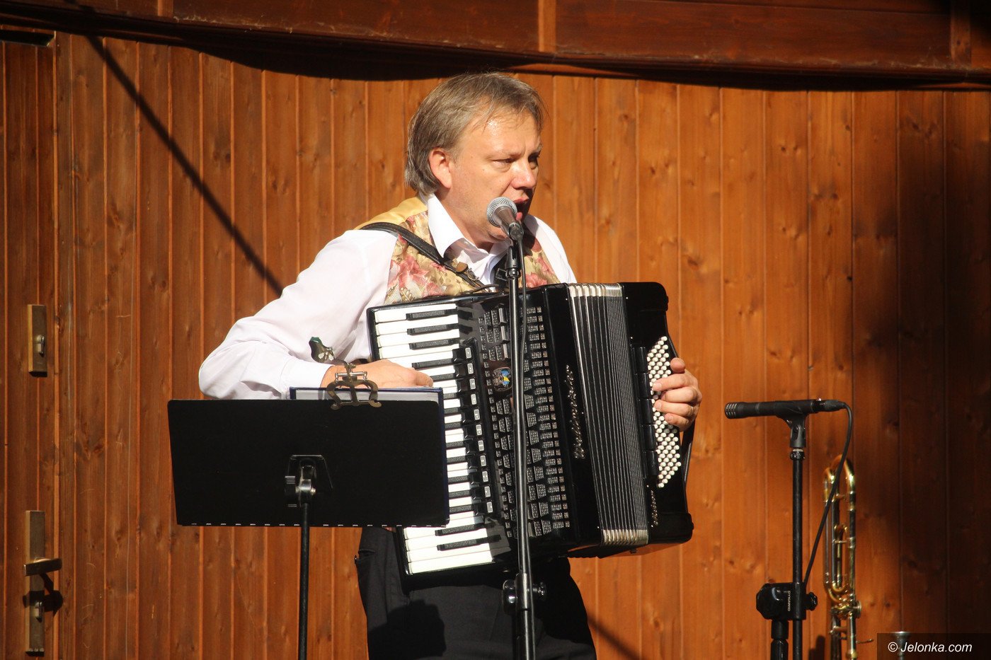 pojedynek-muzyczny-na-dwoch-scenach-76804