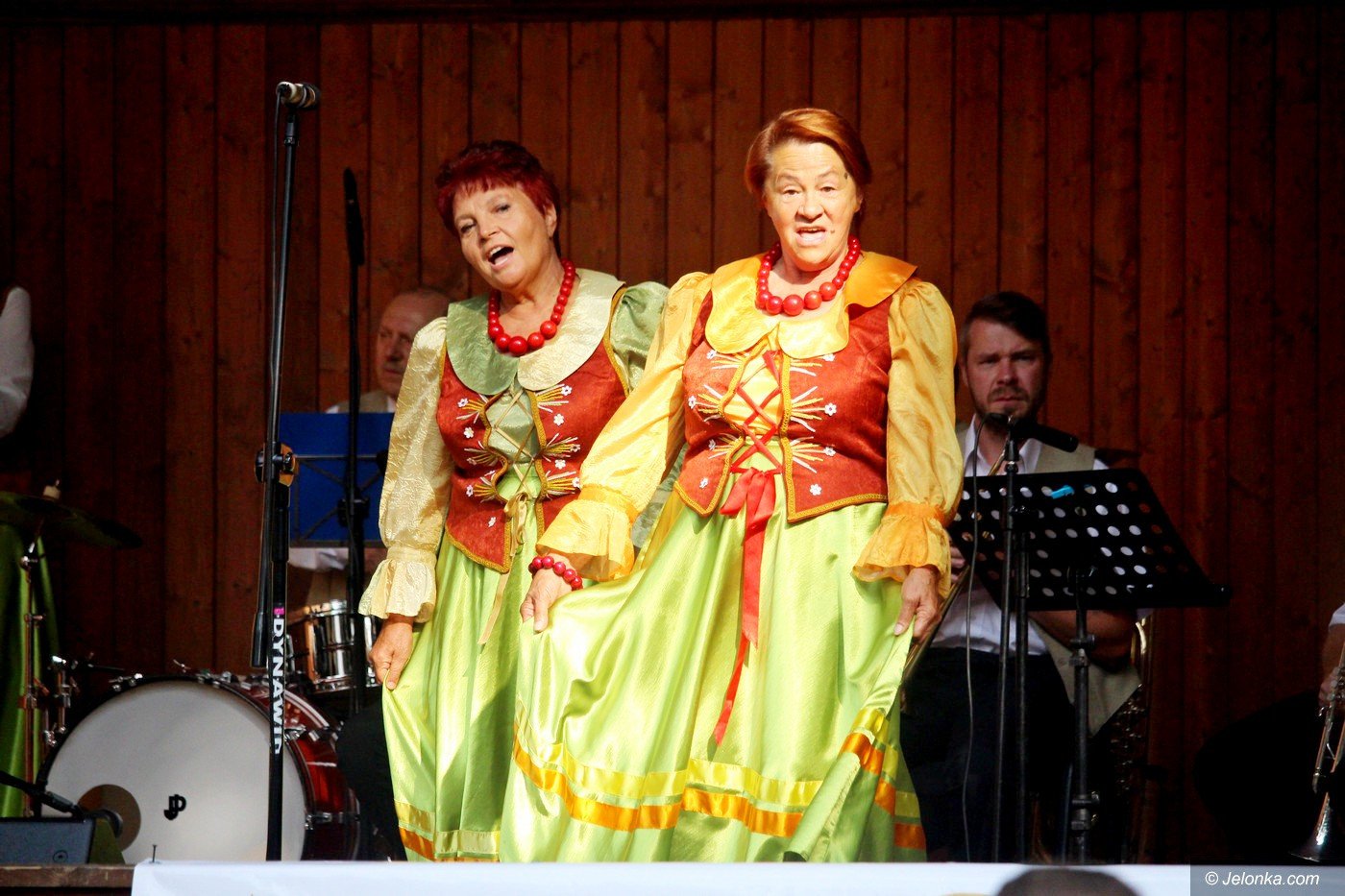 pojedynek-muzyczny-na-dwoch-scenach-76804