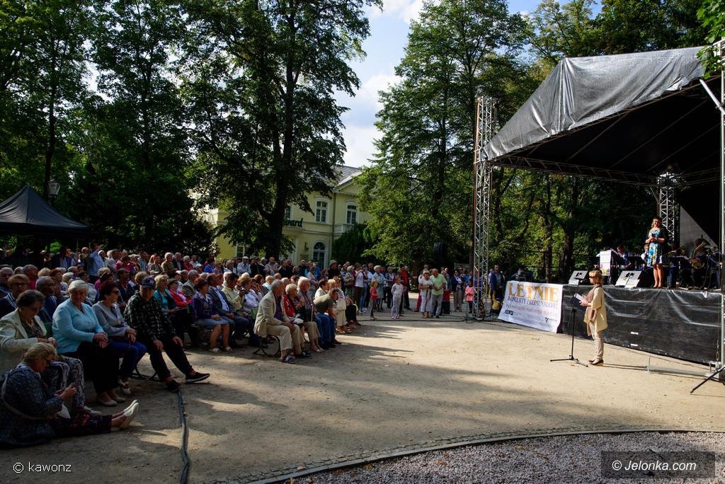 pojedynek-muzyczny-na-dwoch-scenach-76804