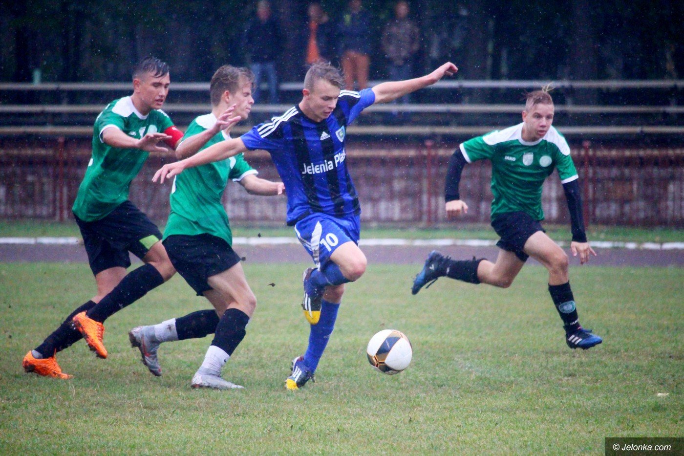 pojedynek-w-deszczu-dla-biaoniebieskich-76885