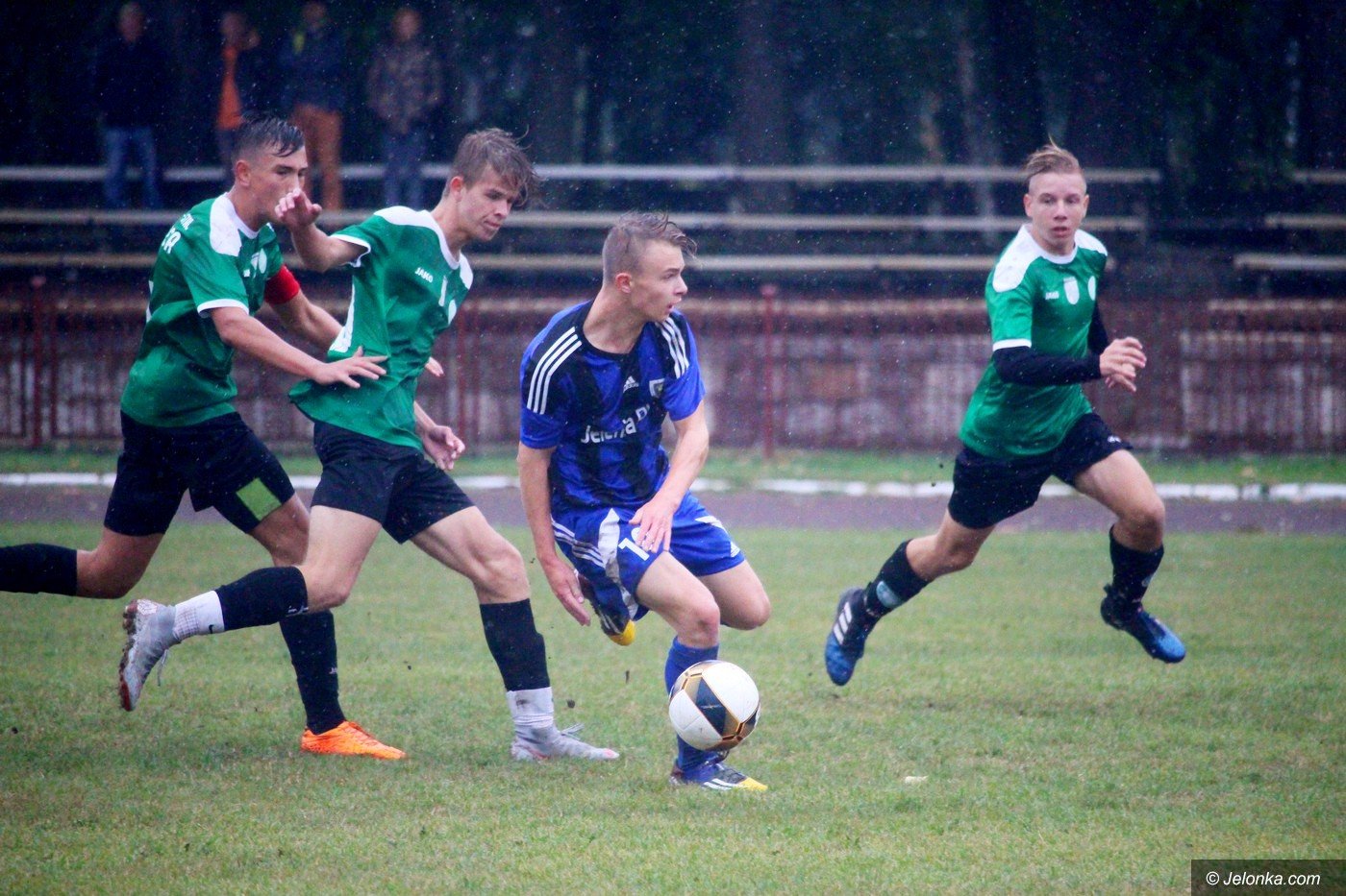 pojedynek-w-deszczu-dla-biaoniebieskich-76885