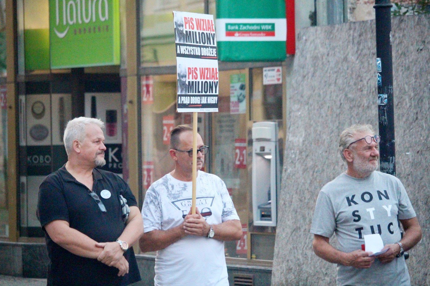 kolejny-protest-kod-76924