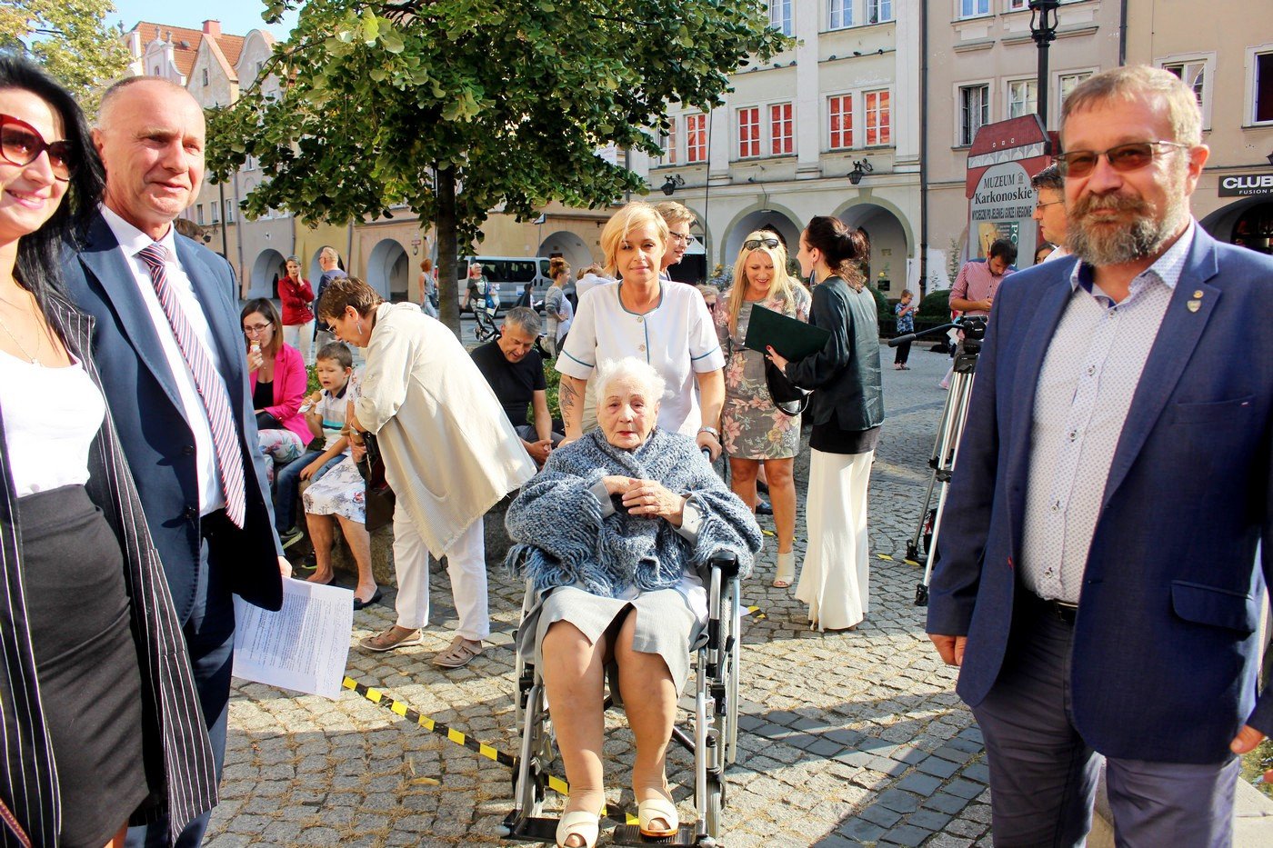 wystawa-z-okazji-100-lat-praw-wyborczych-kobiet-76975