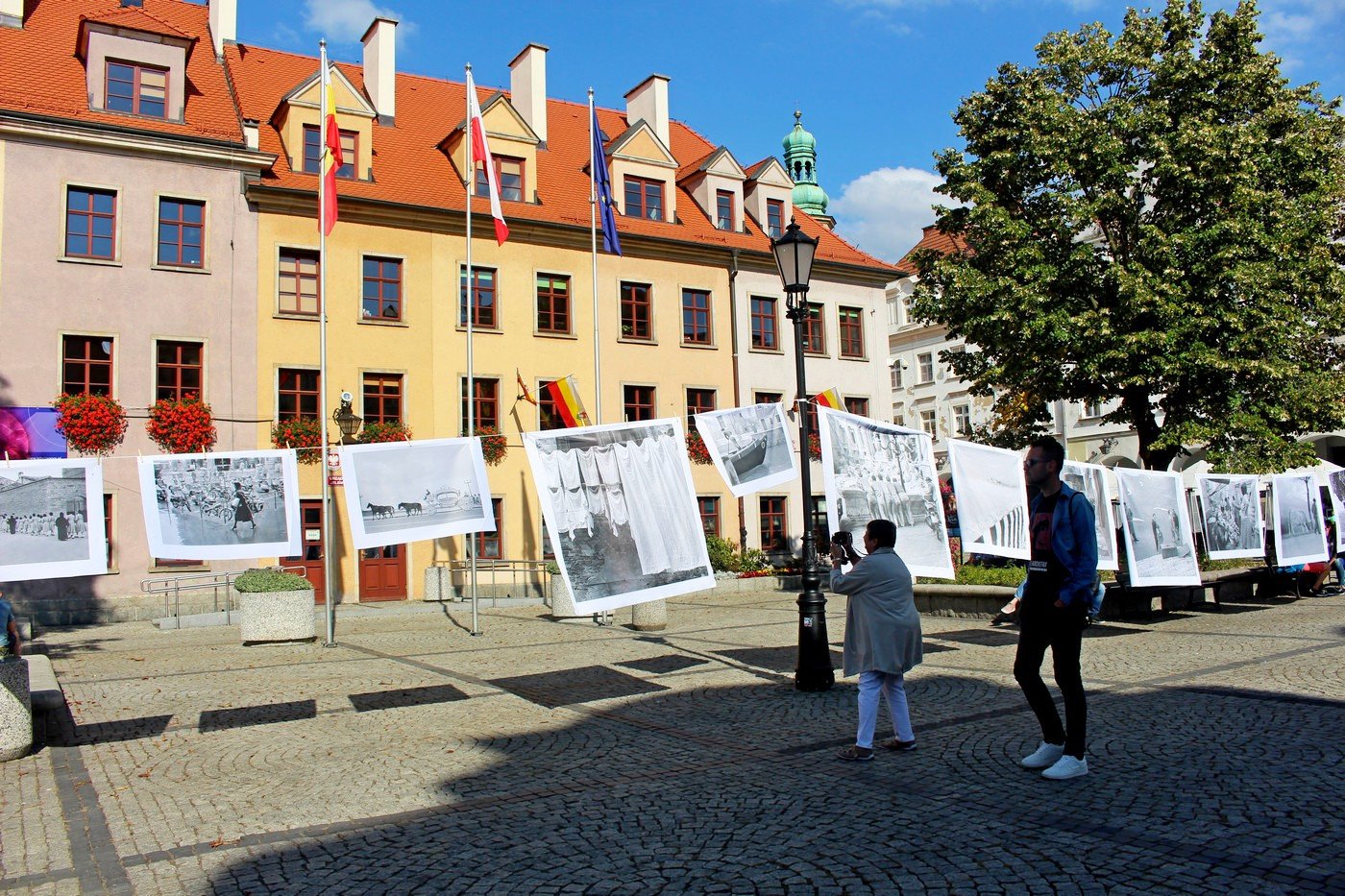 woskie-pranie-na-placu-ratuszowym-77011