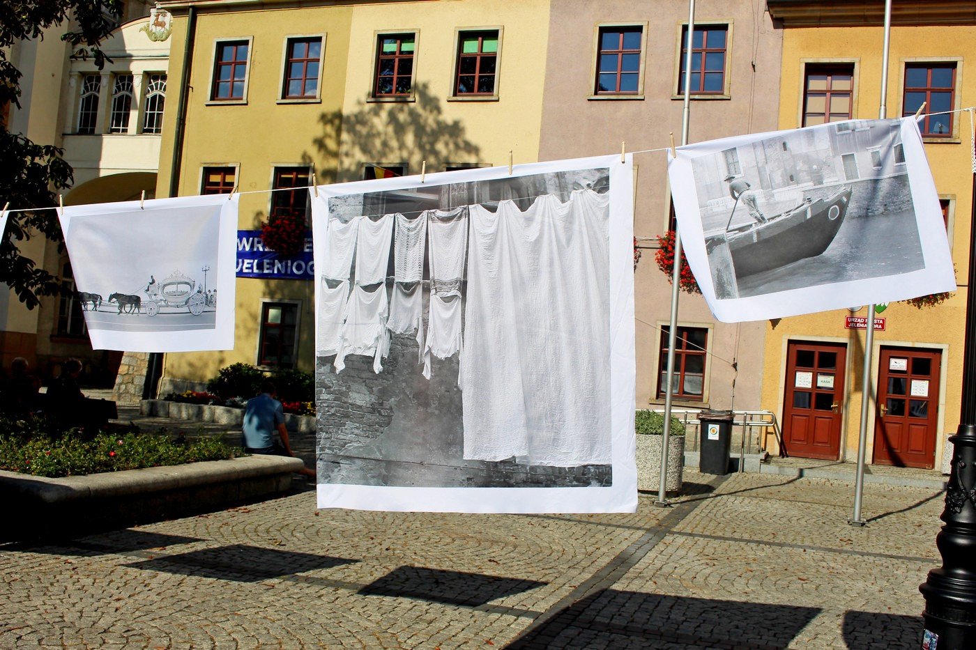 woskie-pranie-na-placu-ratuszowym-77011