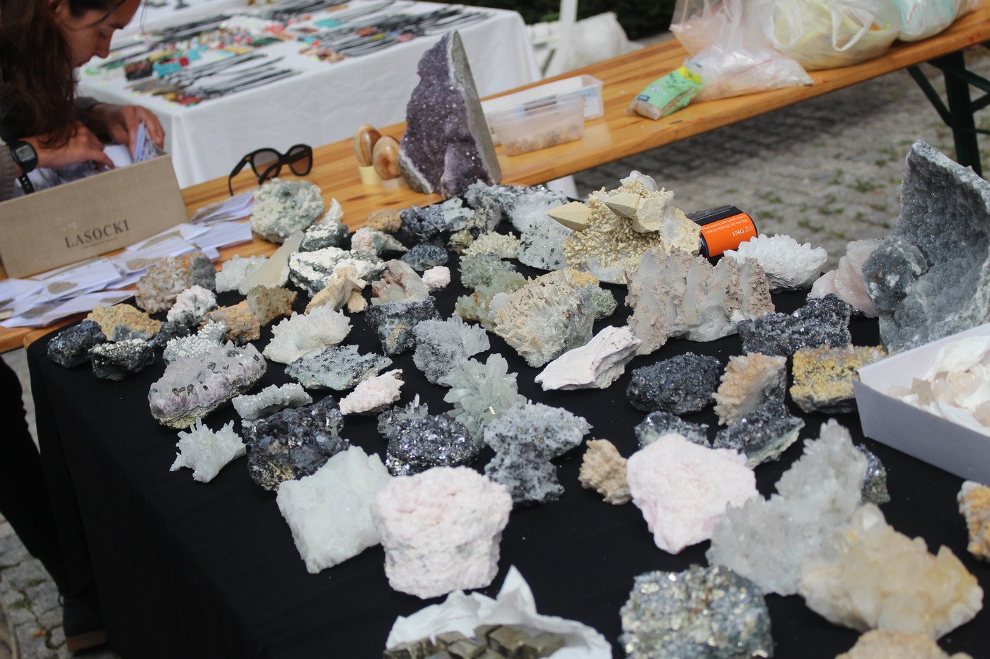 ogladali-i-kupowali-mineray-77019