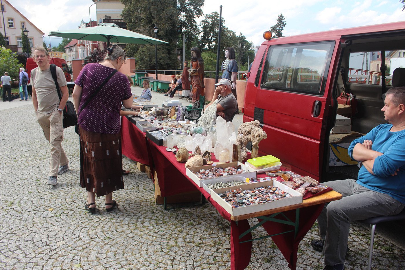 ogladali-i-kupowali-mineray-77019