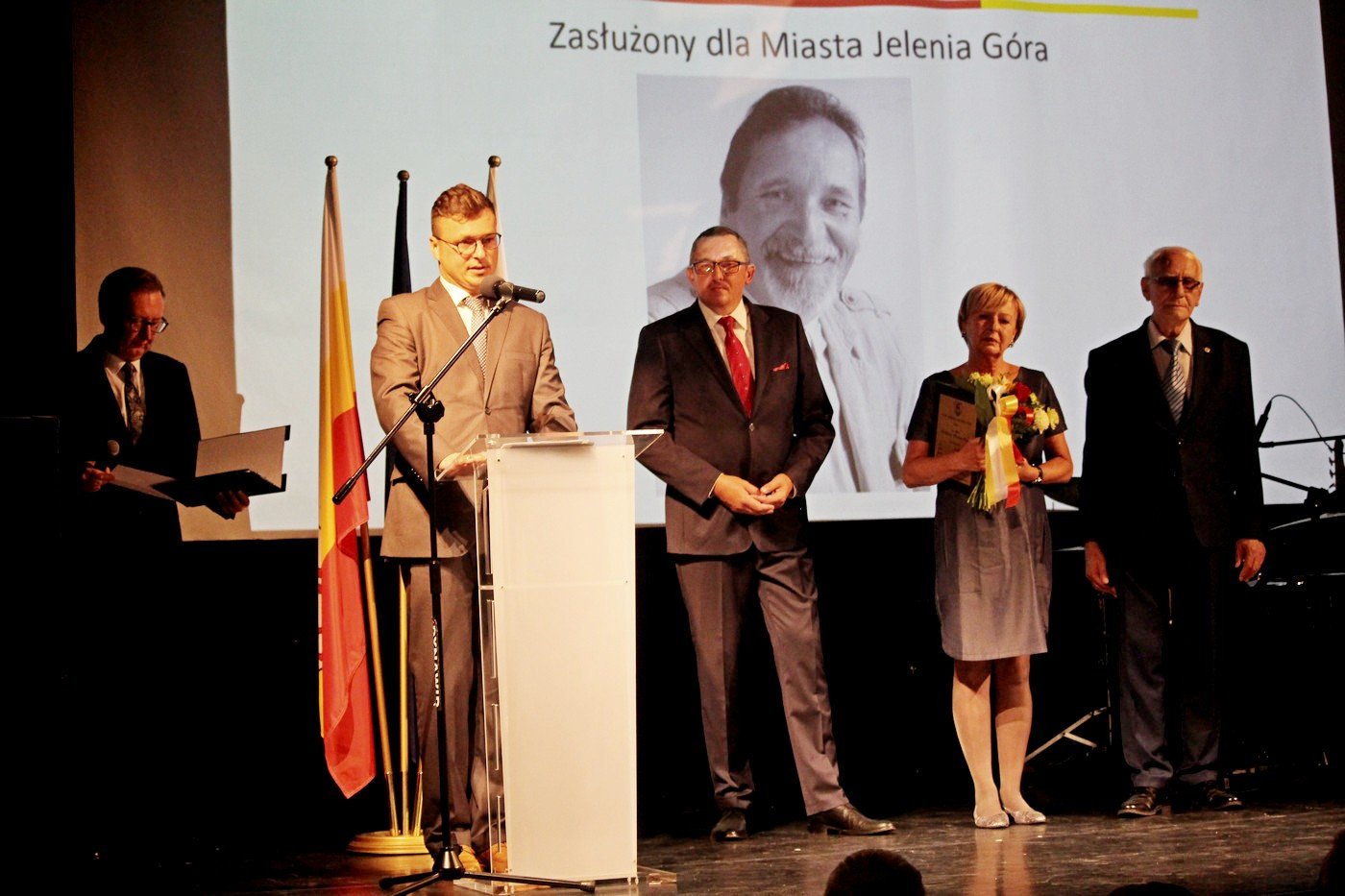zasuzeni-i-nagrodzony-77036