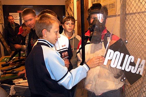 Wspólne zdjęcie po spotkaniu: w środku kom. H. Podłucka-Kreń.