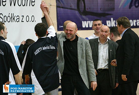 lider-na-kolanach-7721