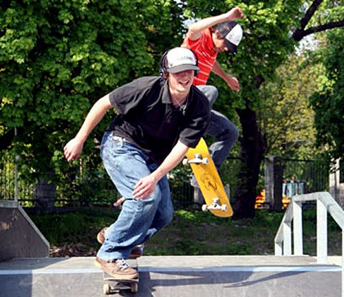 Młodzi ludzie mogli skorzystać ze skateparku przed wakacjami.