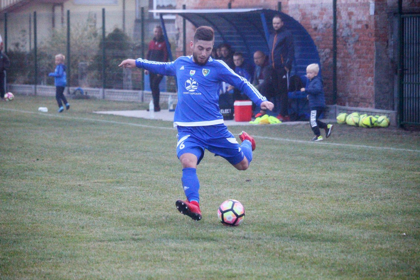gowa-przebili-omnicki-mur-77312