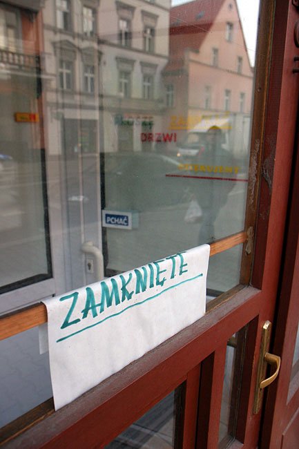 Do niedawna było tu sporo klientów. Apteka cieszyła się powodzeniem.