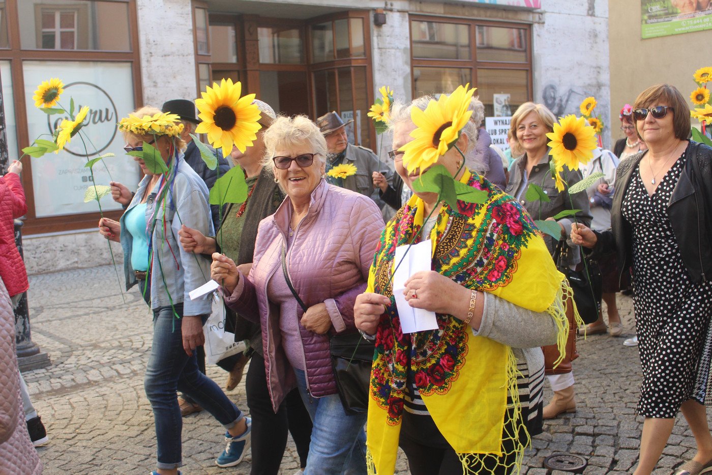 miasto-w-rekach-seniorow-77517