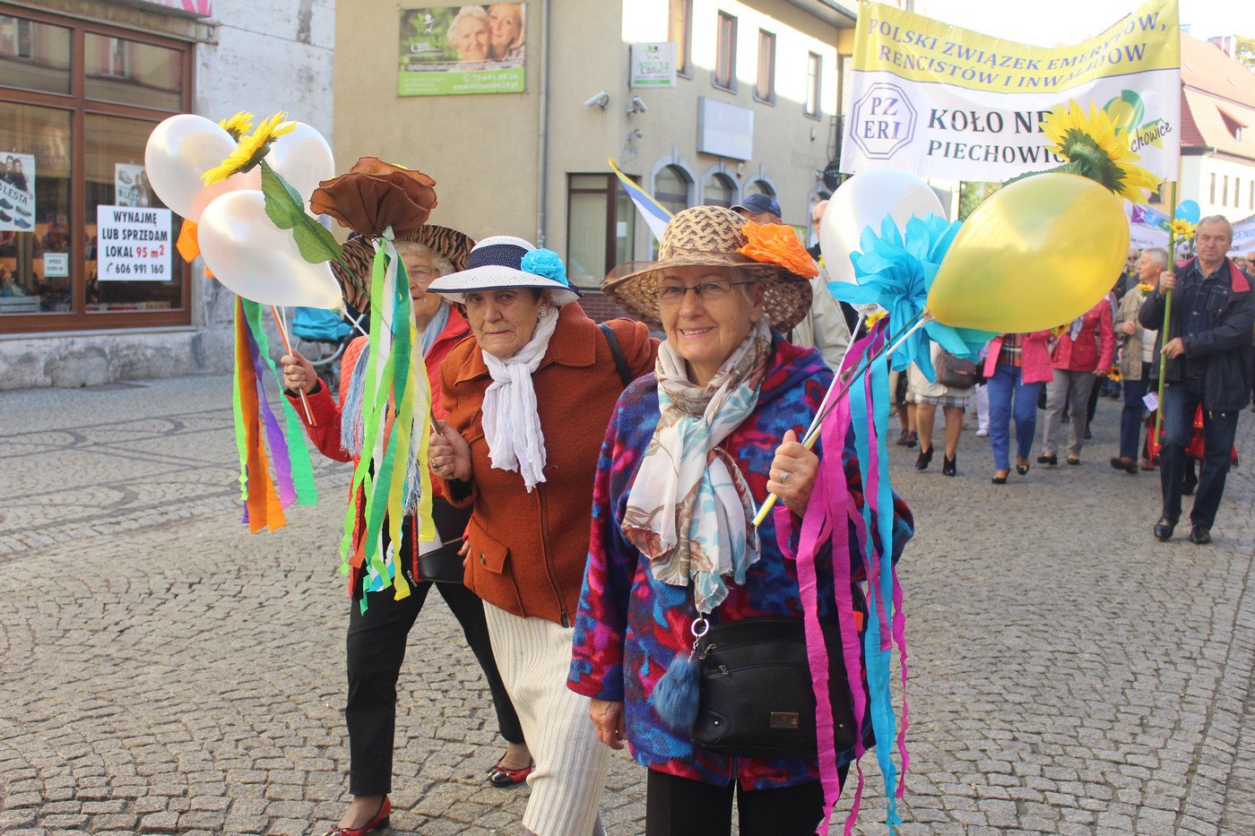 miasto-w-rekach-seniorow-77517