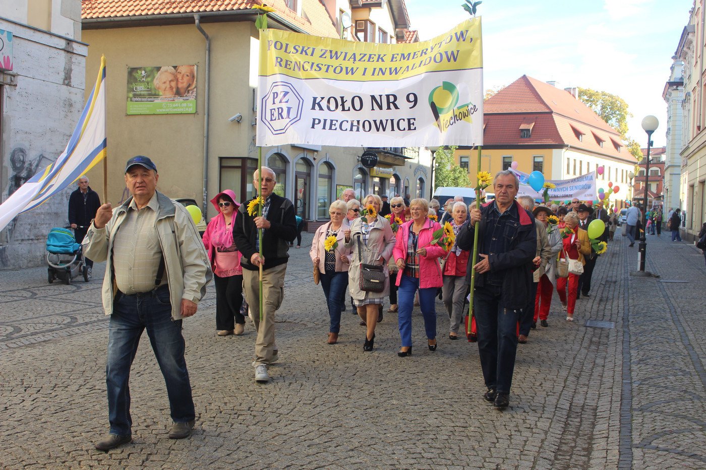 miasto-w-rekach-seniorow-77517