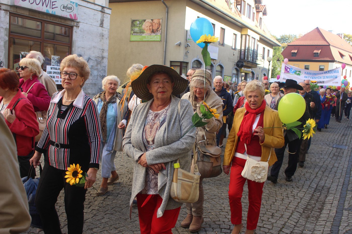 miasto-w-rekach-seniorow-77517