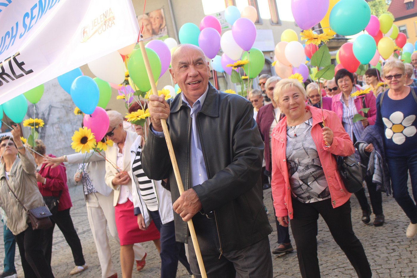 miasto-w-rekach-seniorow-77517