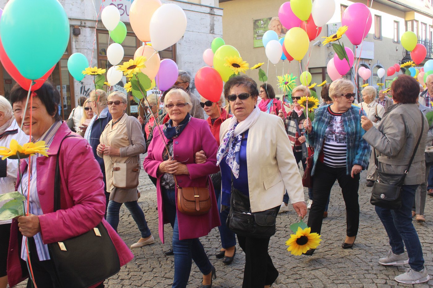 miasto-w-rekach-seniorow-77517