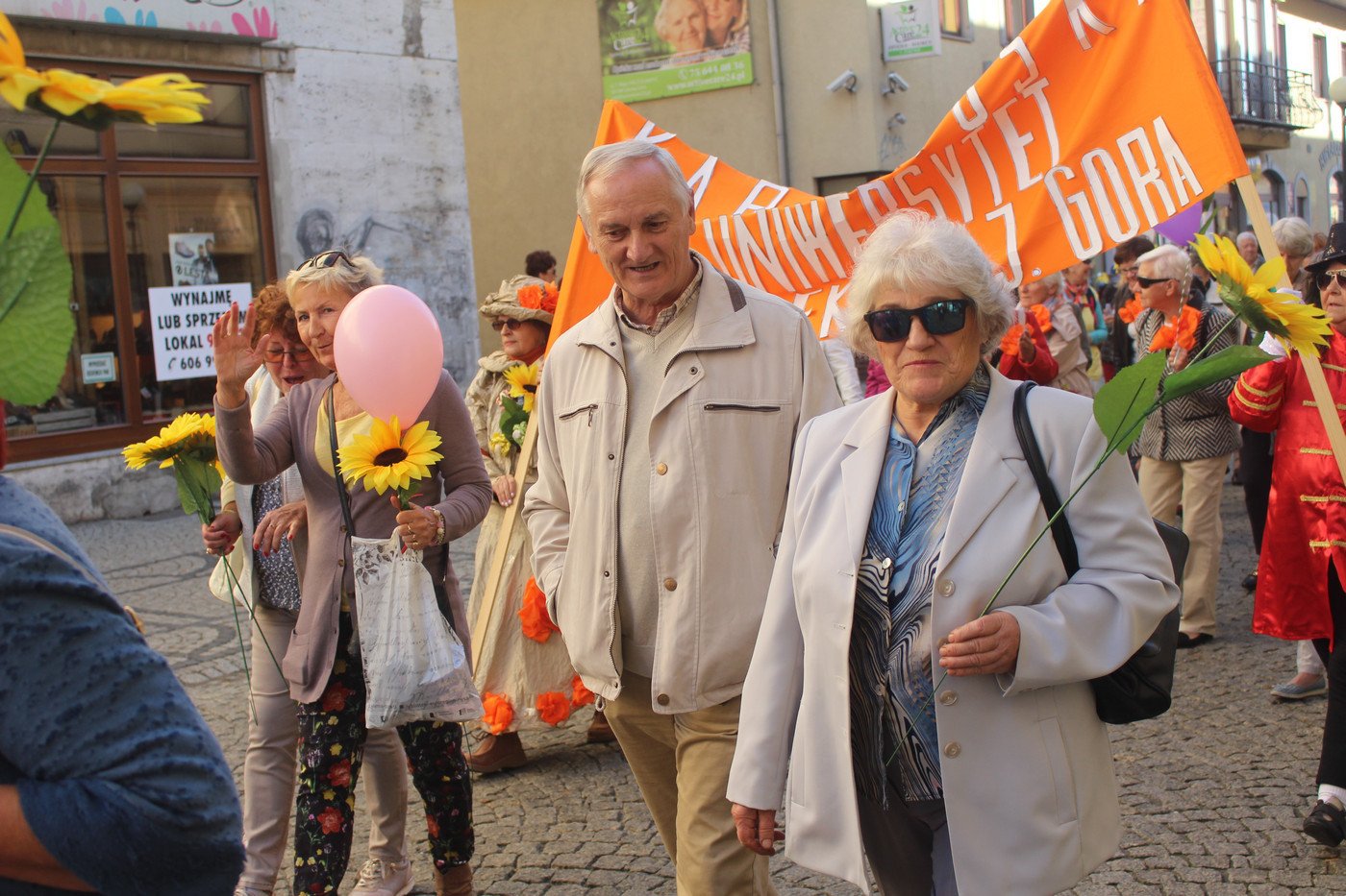 miasto-w-rekach-seniorow-77517