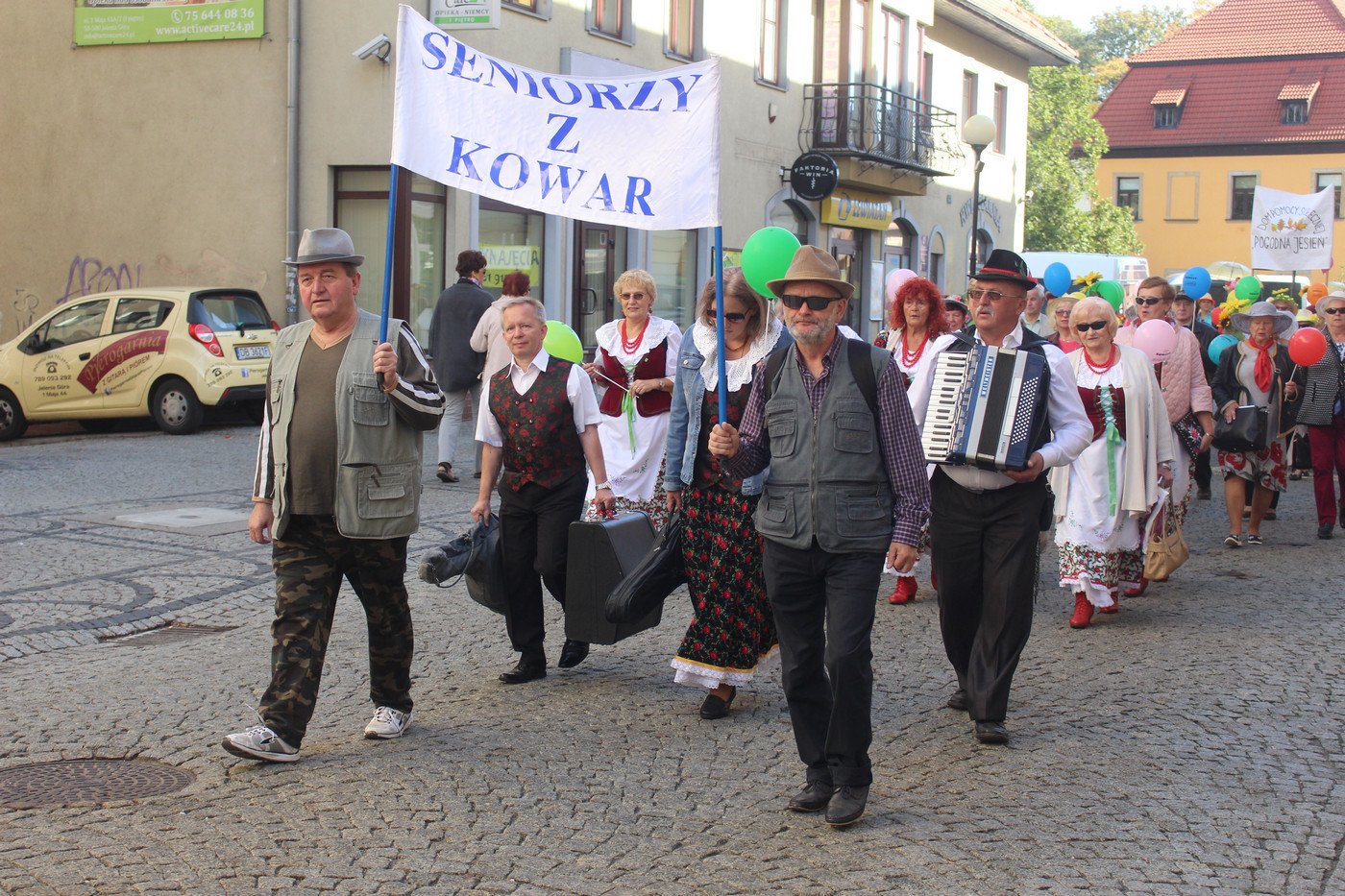 miasto-w-rekach-seniorow-77517