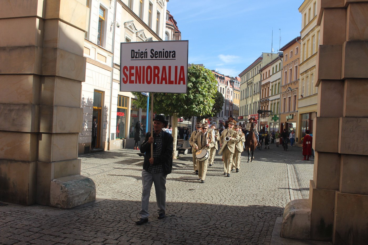 miasto-w-rekach-seniorow-77517