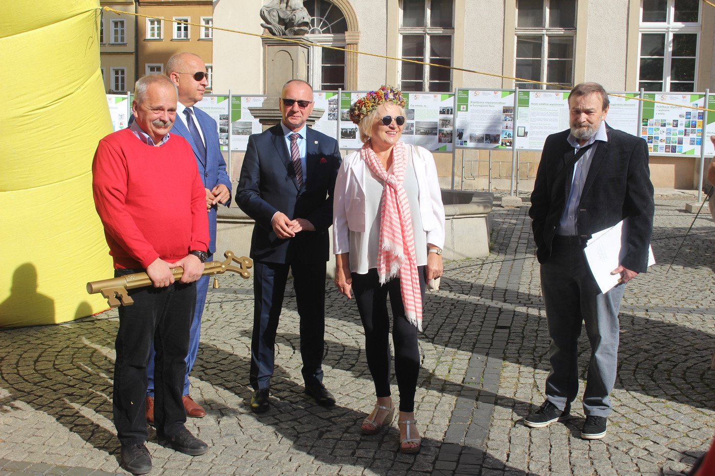miasto-w-rekach-seniorow-77517