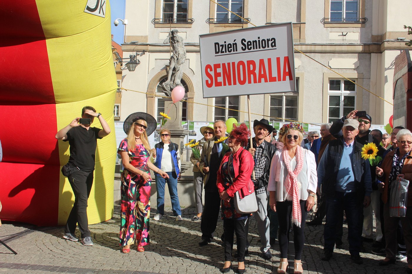 miasto-w-rekach-seniorow-77517