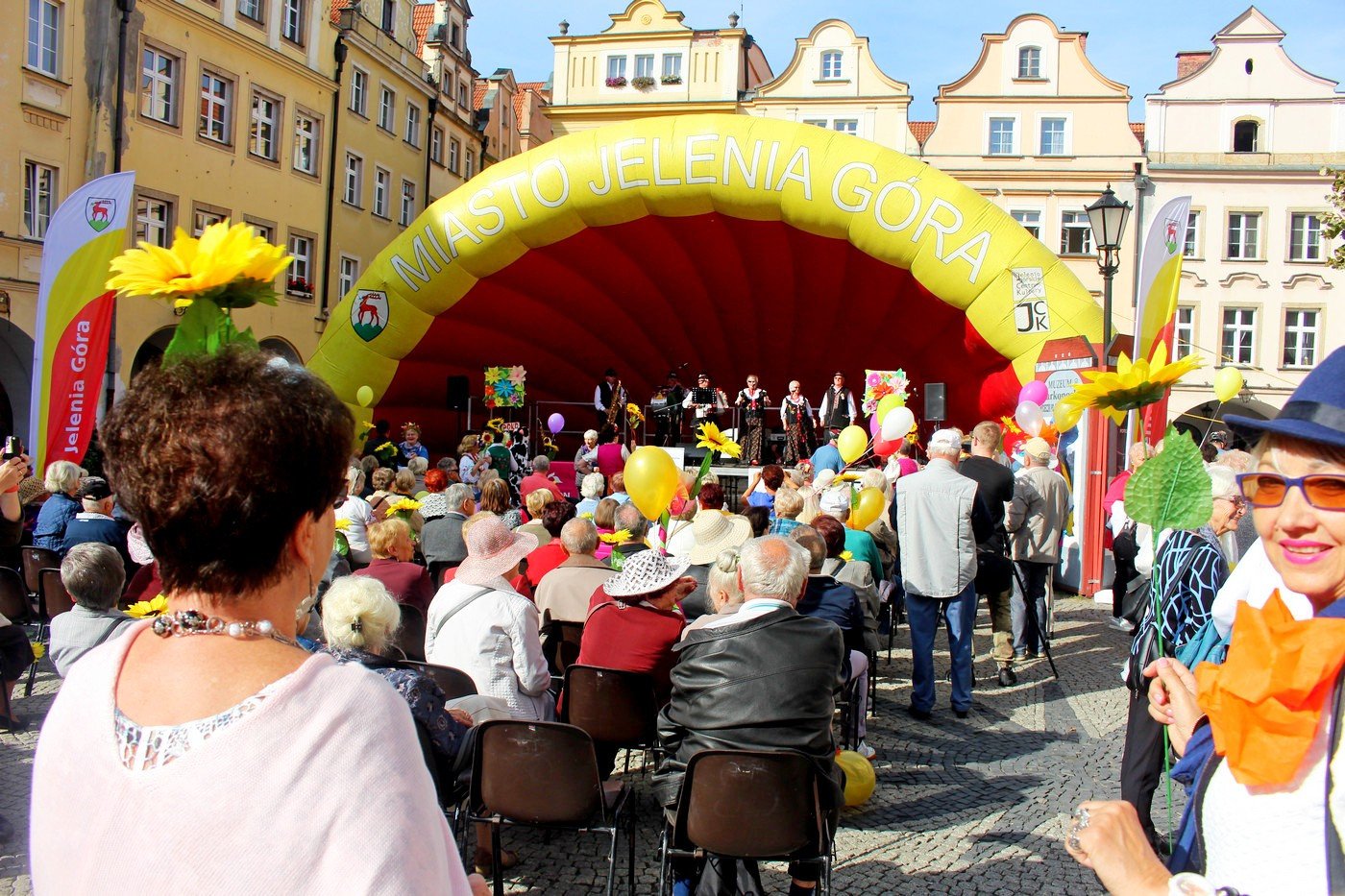 miasto-w-rekach-seniorow-77517