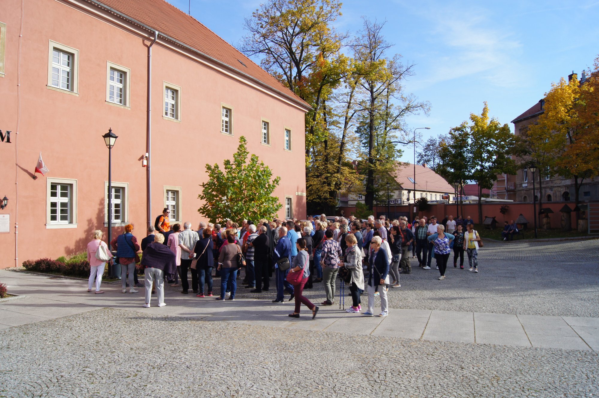 100–osobowa grupa z Uzdrowiska