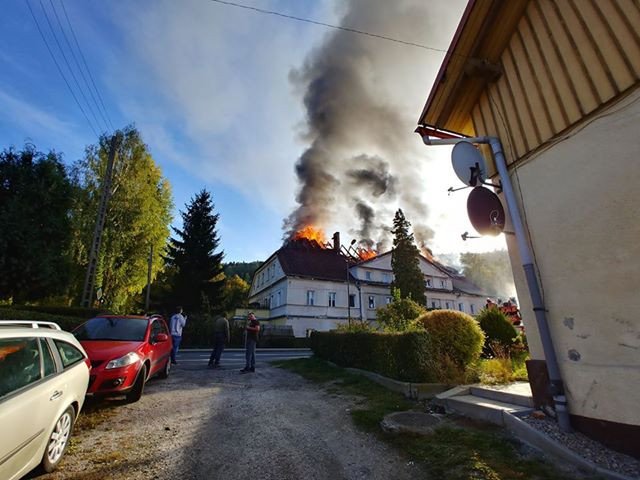pozar-budynku-w-piechowicach-77547
