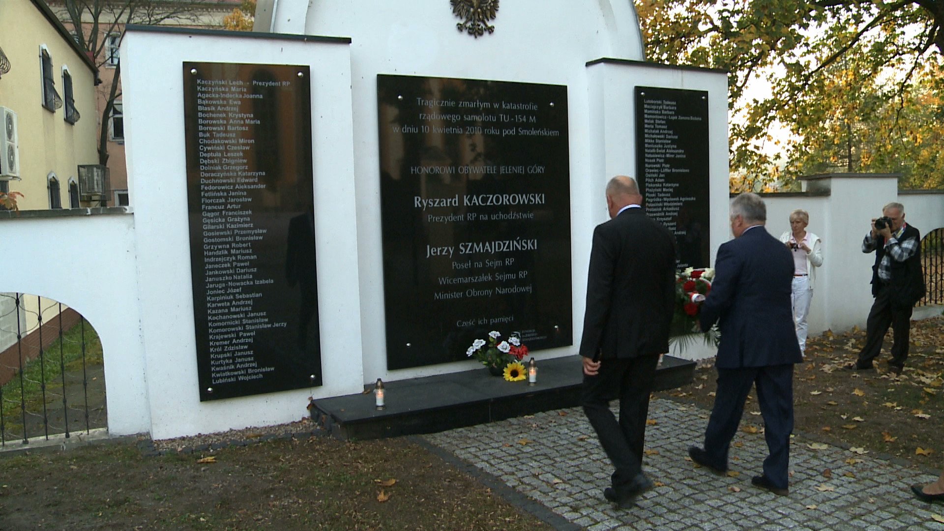 aleksander-kwasniewski-uczci-pamiec-tragedii-smolenskiej-77574