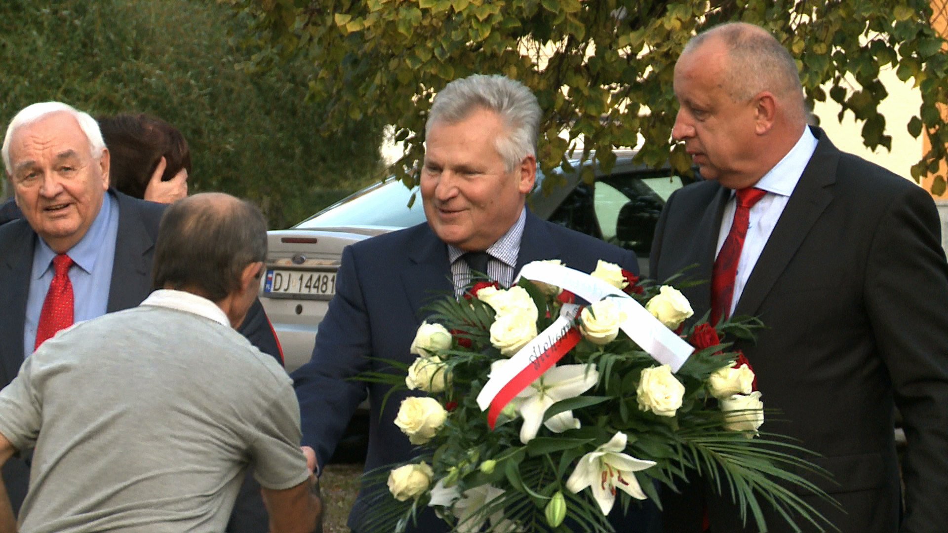 aleksander-kwasniewski-uczci-pamiec-tragedii-smolenskiej-77574