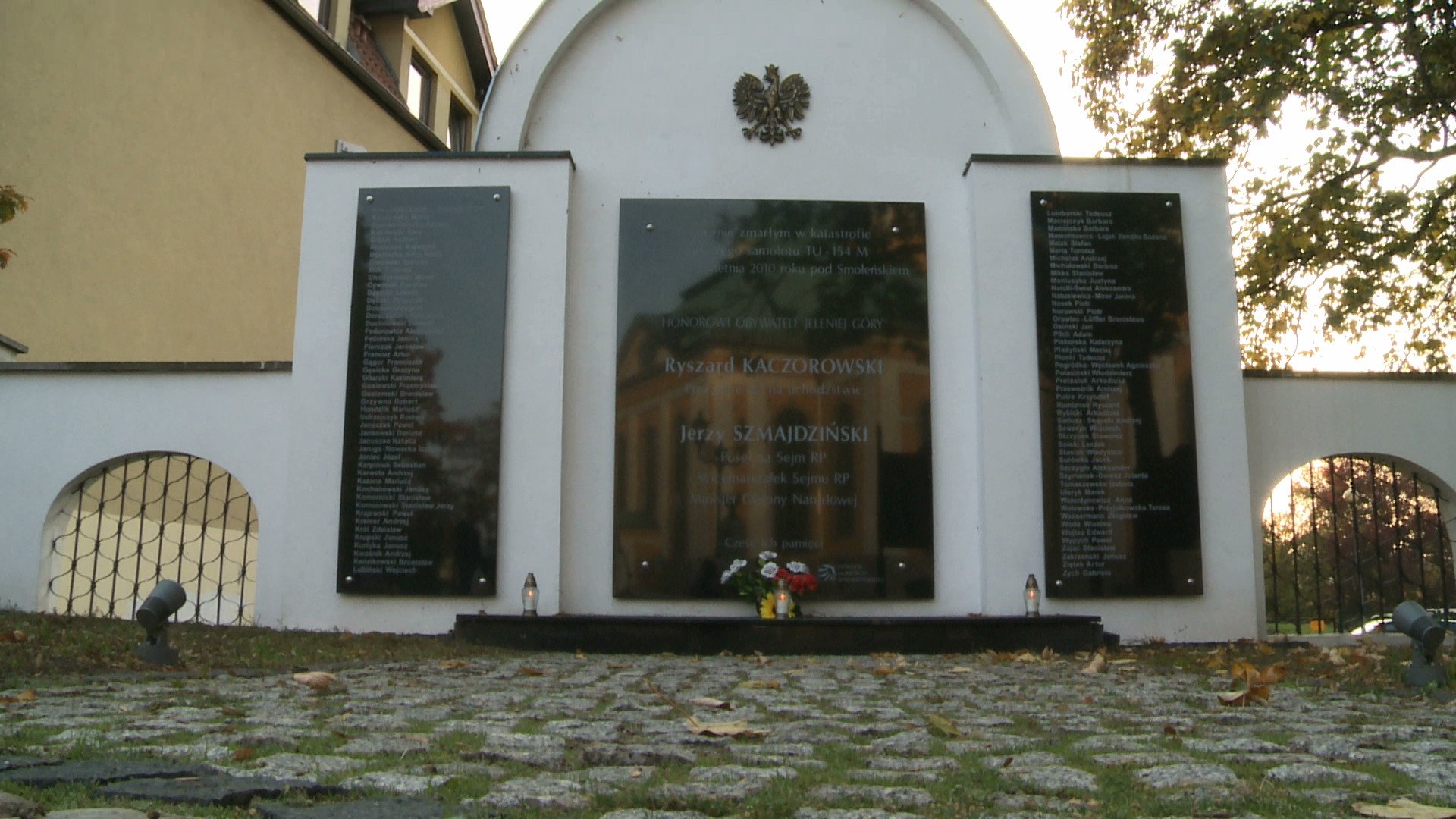 aleksander-kwasniewski-uczci-pamiec-tragedii-smolenskiej-77574
