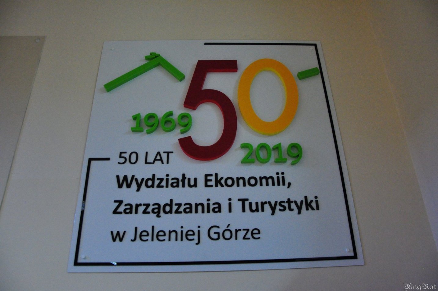 wystawy-na-50-jubileusz-wydziau-ekonomii-zarzadzania-i-turystyki-w-jeleniej-gorze-77636