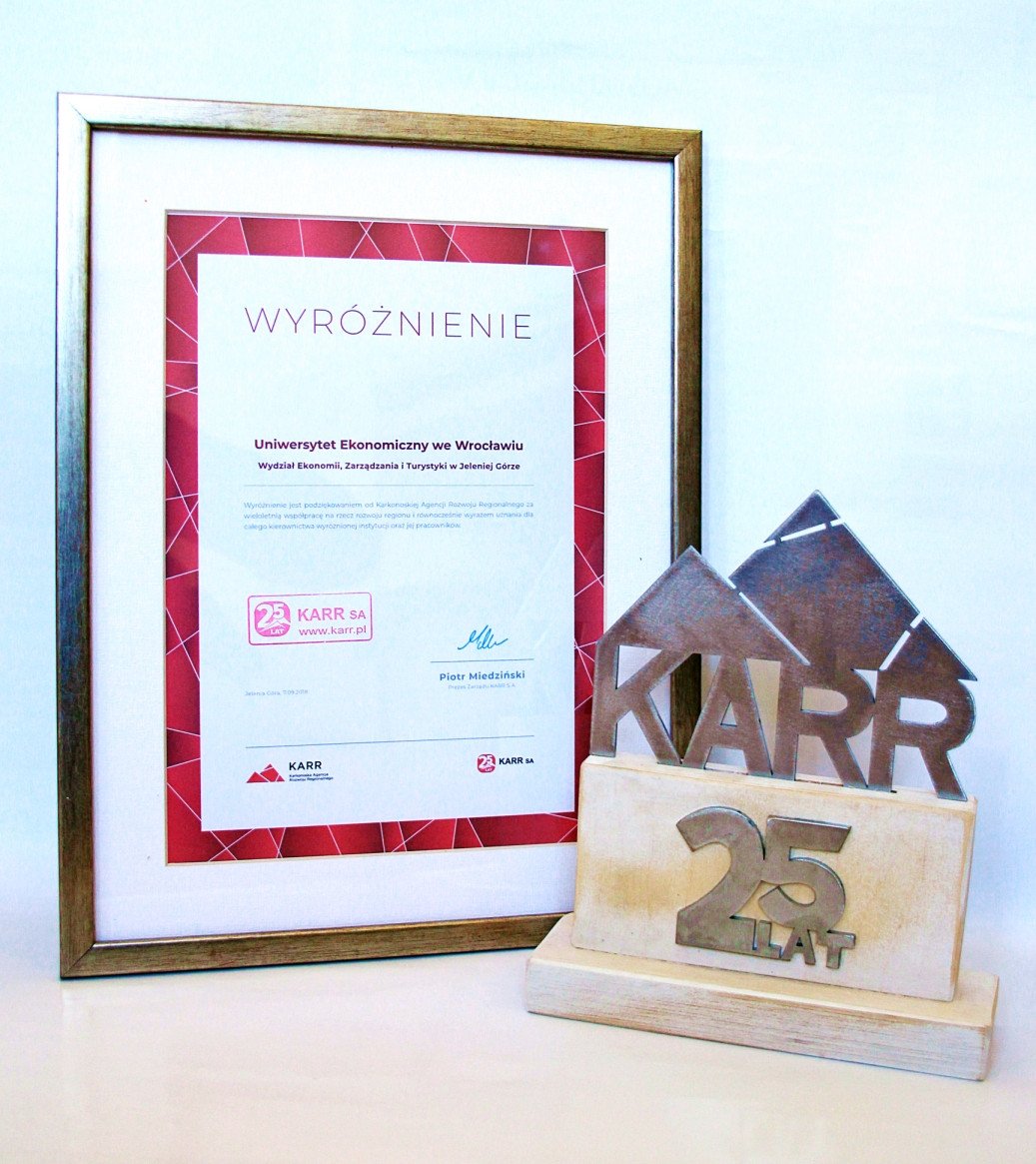 wystawy-na-50-jubileusz-wydziau-ekonomii-zarzadzania-i-turystyki-w-jeleniej-gorze-77636