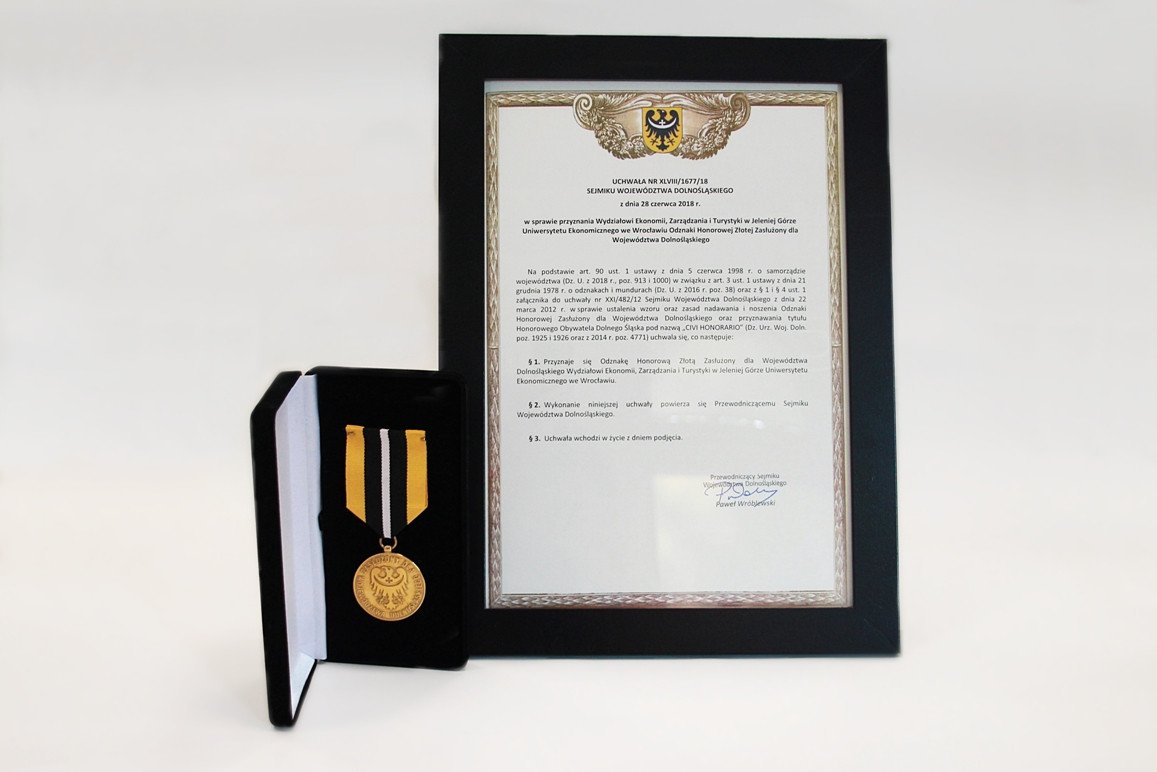 wystawy-na-50-jubileusz-wydziau-ekonomii-zarzadzania-i-turystyki-w-jeleniej-gorze-77636