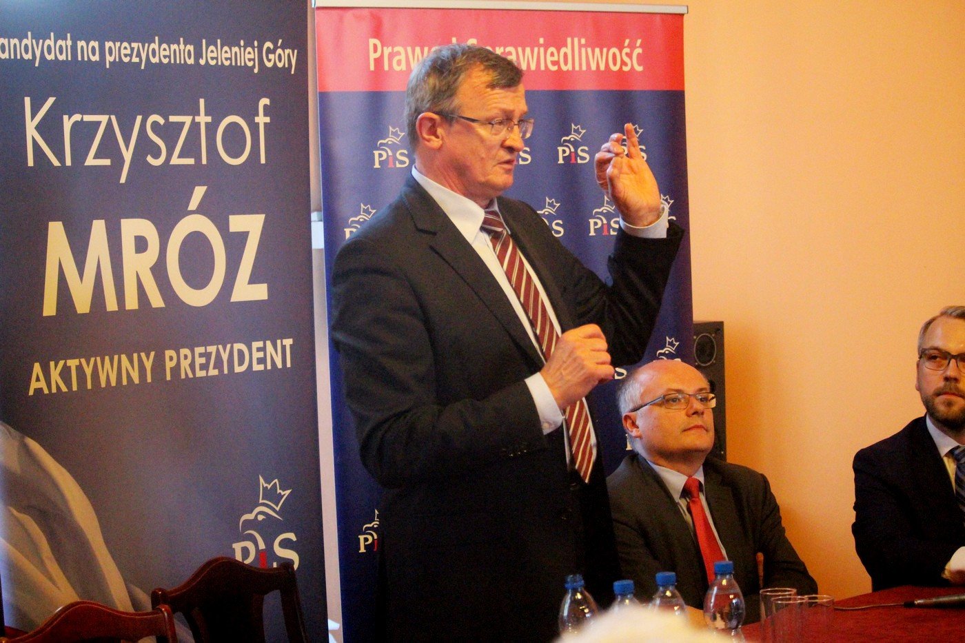 cymanski-ludzie-chca-prezydenta-mroza-77659
