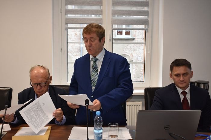 rada-powiatu-na-ostatniej-prostej-77877