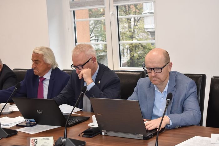 rada-powiatu-na-ostatniej-prostej-77877