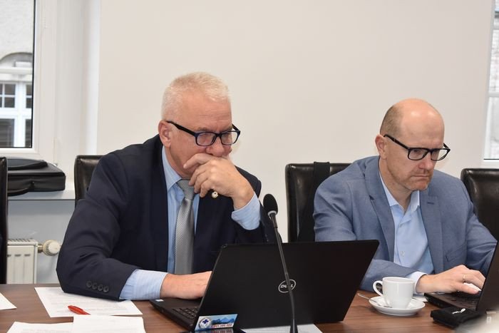 rada-powiatu-na-ostatniej-prostej-77877