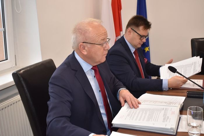 rada-powiatu-na-ostatniej-prostej-77877