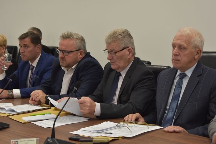 rada-powiatu-na-ostatniej-prostej-77877