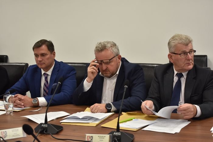 rada-powiatu-na-ostatniej-prostej-77877