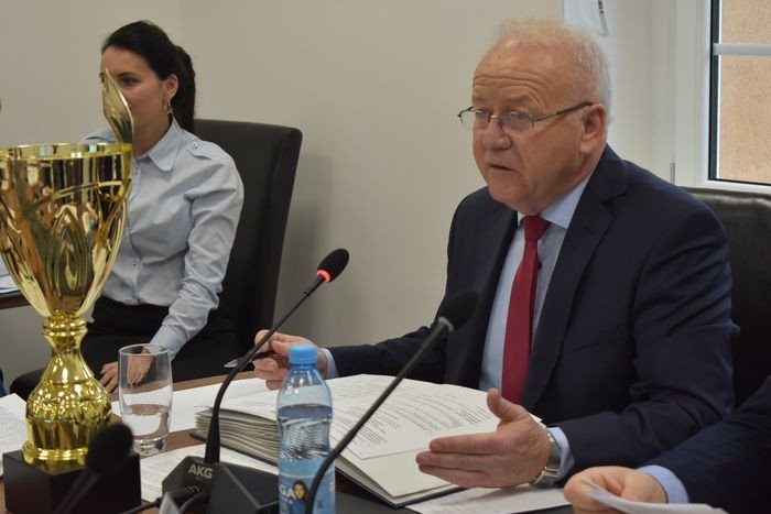 rada-powiatu-na-ostatniej-prostej-77877