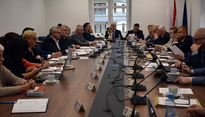rada-powiatu-na-ostatniej-prostej-77877