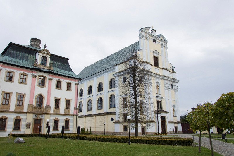 wichura-zerwaa-dach-z-koscioa-w-krzeszowie-77925